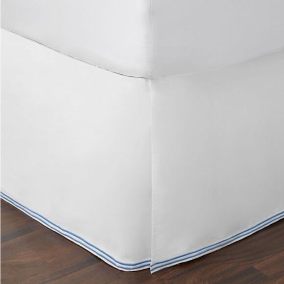 HUDSON PARK COLLECTION Italian Italian Percale Bedskirt. - Picture 1 of 2